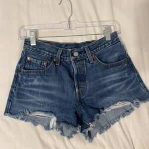 Levi’s Dark Blue Denim Frayed Hem Women Shorts Size 24